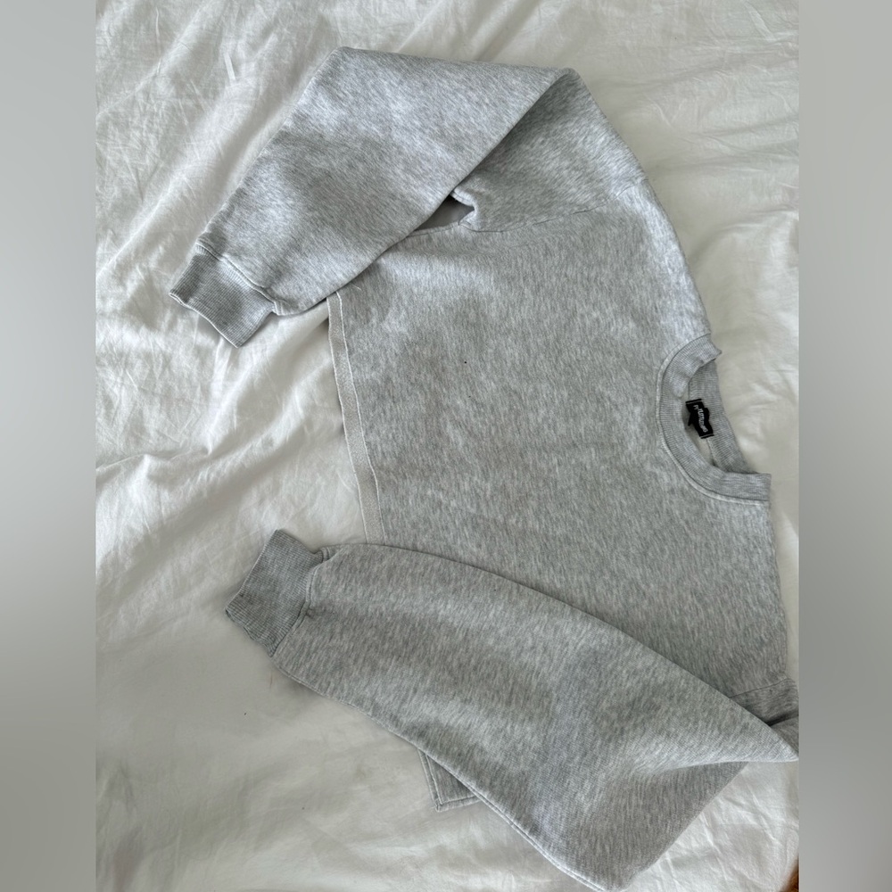 Grey cropped sweat shirt